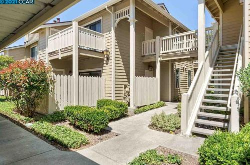 111 Lakeshore Ct, Richmond, CA 94804-7422