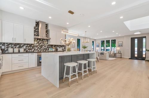 375 Chiquita Ave, Mountain View CA  94041-1007 exterior
