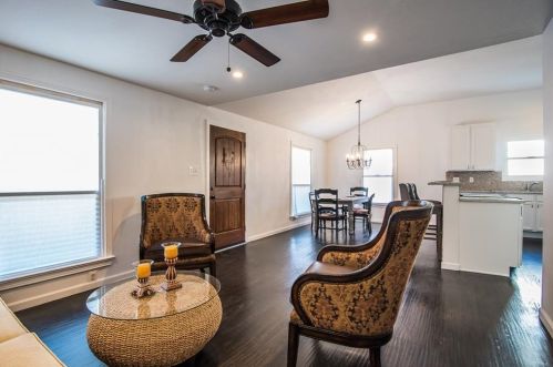 1926 Berwick Ave, Dallas TX 75203-4205 exterior