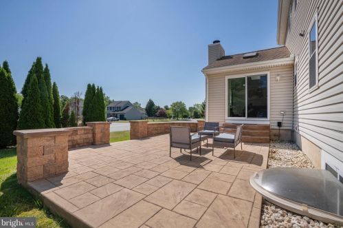 1 Glacier Ct, Bear DE  19701-1779 exterior