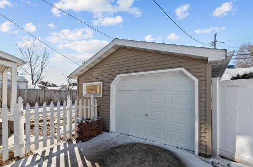 438 4th St, Fond Du Lac, WI 54935-4523