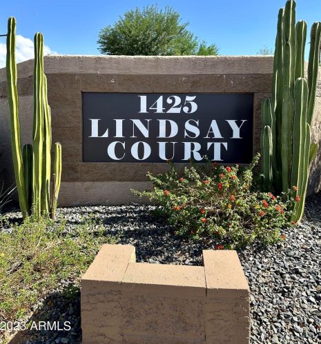1425 Lindsay Rd, Mesa, AZ 85204-6230