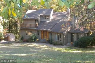 10704 Meadowood Dr, Vienna, VA 22181-2832