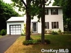65 Olive St, Central Islip, NY 11722-3924