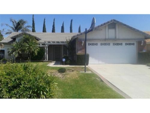 2596 Loma Vis Dr, Rialto CA  92377-3664 exterior