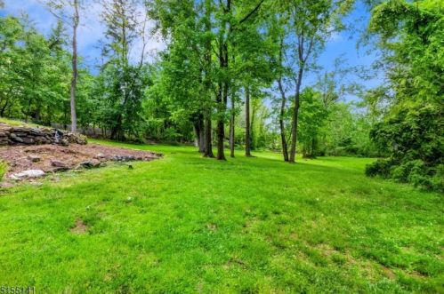 2041 Raritan Rd, Scotch Plains NJ  07076-4711 exterior