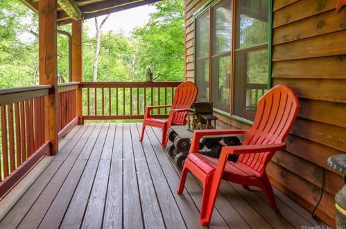 539 Cornwall Bridge Rd, West Woods CT  06069-2525 exterior