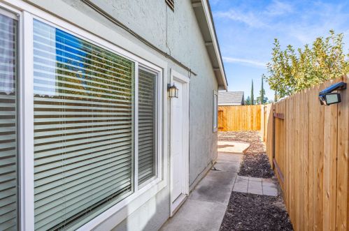 7301 Sunwood Way, Citrus Heights CA  95621-1869 exterior