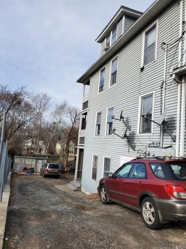 240 Oak St, Waterbury, CT 06705-1119