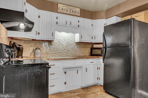 541 Old Orchard Ln, Camp Hill PA  17011-1829 exterior