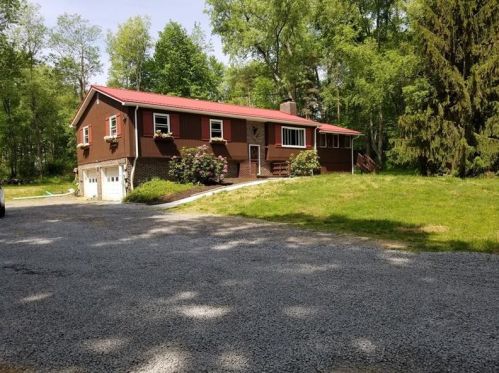 110 Mohawk Trl, Slippery Rock, PA 16057-3622