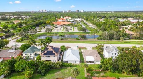 618 111th Ave, Naples FL  34108-1826 exterior