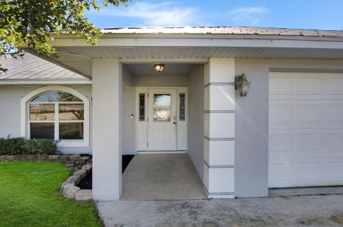 310 Rosewood Dr, Fort Pierce FL  34947-3424 exterior