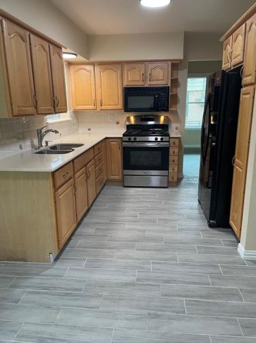 1806 School Rd, Carrollton, TX 75006-7542