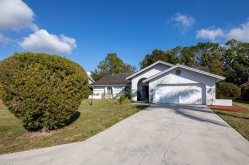 366 Henley Dr, Naples, FL 34104-6526