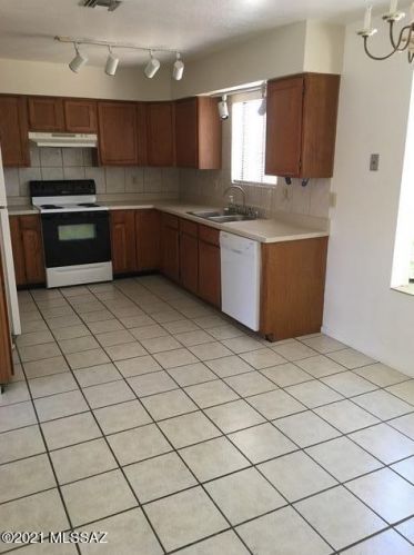 1979 Belvedere Ave, Tucson, AZ 85712-6200