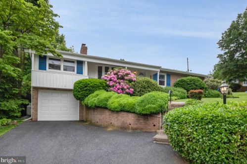 109 Green Lane Dr, Camp Hill, PA 17011-8328