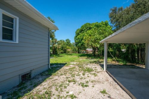 1121 Summit Blvd, West Palm Beach FL  33405-3031 exterior