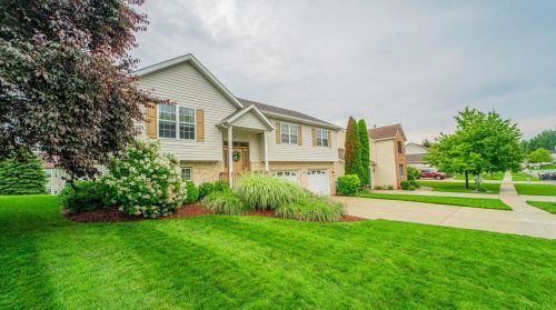 2650 Calaveras Dr, Valpo, IN 46385-5379