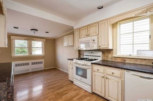 2335 Mitchell Pl, North Bellmore NY  11710-3332 exterior