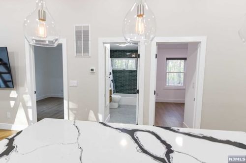 6 Stag Hill Rd, Mahwah NJ  07430-1034 exterior