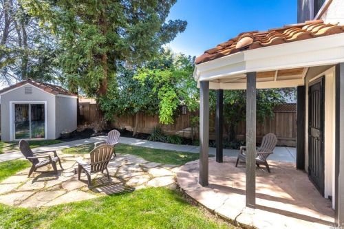 424 Stanford St, Vacaville CA  95687-4653 exterior