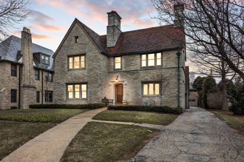 3445 Lk Dr, Milwaukee WI 53235-0037 exterior