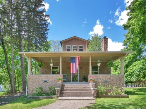 197 Strawtown Rd, West Nyack, NY 10994-1313