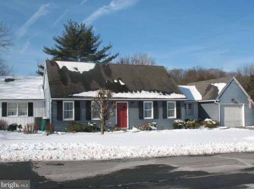 310 Liberty St, Coopersburg, PA 18036-1414