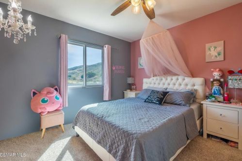 4376 Ish Dr, Simi Valley CA  93063-2945 exterior