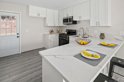 1285 Koe St, San Diego CA  92114-3430 exterior