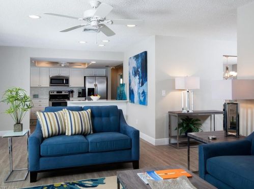 150 1st Ave, Naples FL  34102-5903 exterior