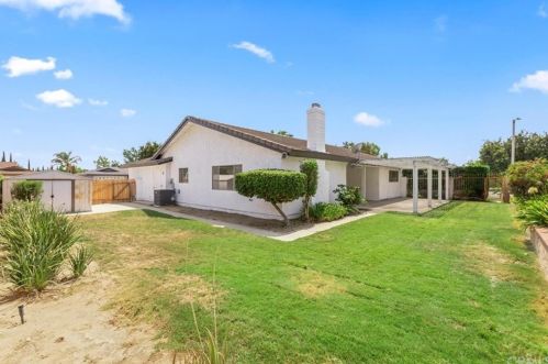 222 Condor Dr, Rialto CA  92377-4718 exterior
