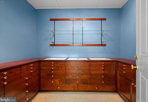 100 Deer Vly Ln, Wilmington DE  19807-1912 exterior