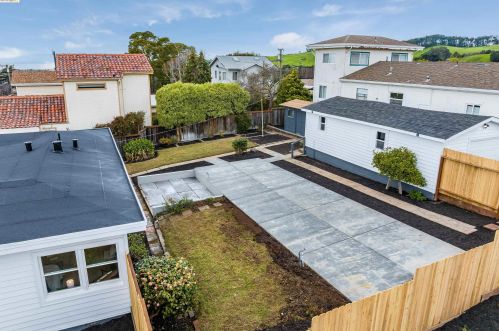 6549 Kensington Ave, Richmond CA  94805-1664 exterior