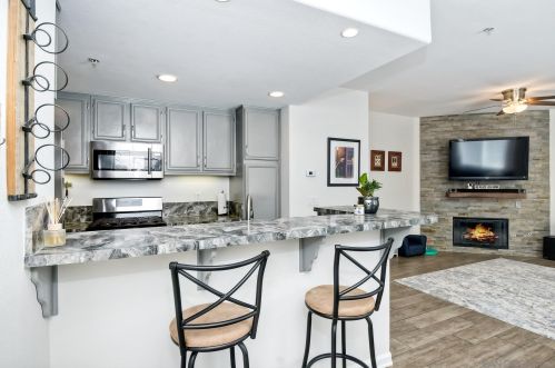 13021 Evening Creek Dr, San Diego, CA 92128-8115