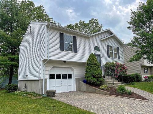 80 Branca Ct, Milford, CT 06461-2269