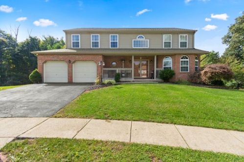 19 Ravine View Ct, Pataskala, OH 43062-7003