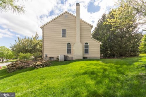 912 Victoria Ct, Downingtown PA  19335-4460 exterior