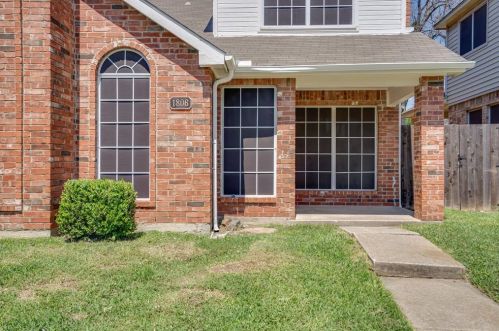 1806 Orchard Dr, Lewisville TX  75067-4910 exterior