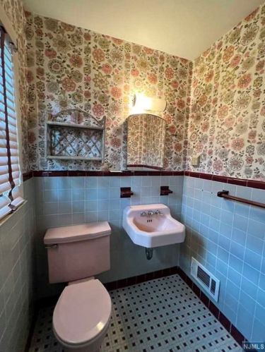212 Atlantic St, Oradell NJ  07649-2402 exterior
