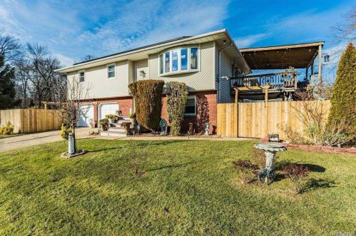 7 White St, Babylon, NY 11703-3509