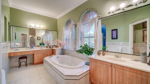 15963 79th Pl, Hialeah FL  33016-6647 exterior