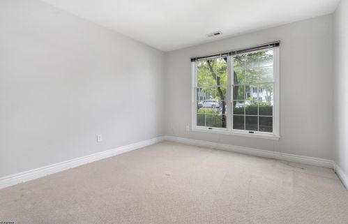 279 Kingbird Ct, Three Bridges NJ  08887-2129 exterior