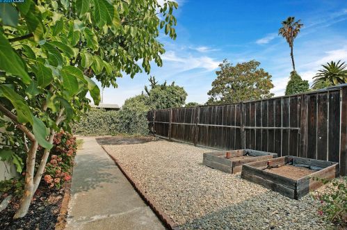 2301 Orleans Dr, Pinole CA  94564-1645 exterior