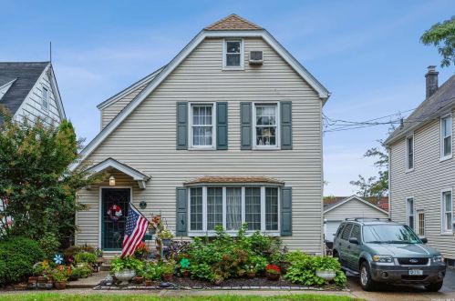 19 Park Ave, Williston Park, NY 11596-1625