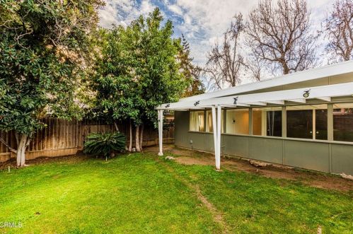 1815 Ridgewood Dr, Bakersfield CA 93306-3831 exterior