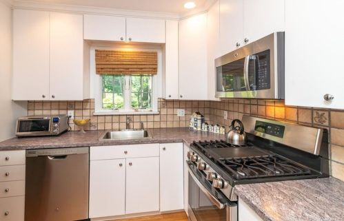 128 Underhill Rd, Crotonville NY  10562-4409 exterior