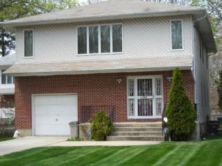 1797 Jerusalem Ave, North Merrick, NY 11566-1446