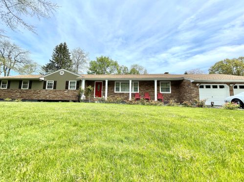 116 Sandspring Dr, Tinton Falls, NJ 07724-2133